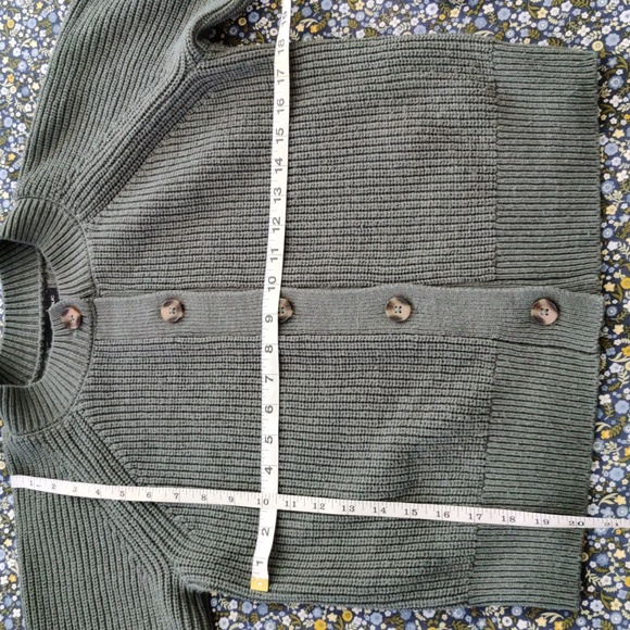 Banana Republic Button down Cardigan In Green - Picture 9 of 9